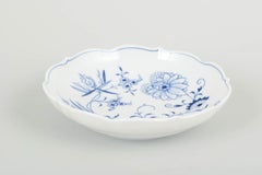 Meissen, Germany. Porcelain bowl with “Onion Pattern”. Mid-20th C.