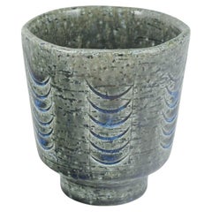Annelise & Per Linnemann-Schmidt, Palshus. Small ceramic vase with incised motif