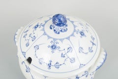 Royal Copenhagen, Blue Fluted Plain. Large porcelain soup tureen, 1920s.