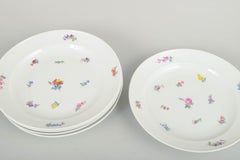 Meissen. Six dinner plates in porcelain with floral motifs. Early 20th C.