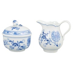 Meissen. Set of "Blue Onion" sugar bowl and creamer in porcelain, mid-20th C.