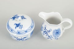 Meissen. Set of "Blue Onion" sugar bowl and creamer in porcelain, mid-20th C.