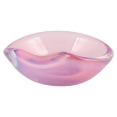 Murano art glass bowl in pink and lavender tones, 1960s.