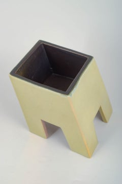 Mobach, Holland. Geometric stoneware herb pot on four legs. 1970s