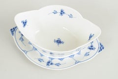 Royal Copenhagen, blau geriffelte Plain. Soßenkännchen aus Porzellan. Datiert 1967