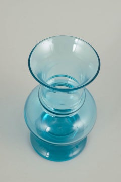 Tamara Aladin pour Riihimäen Lasi. Vase en verre d'art bleu turquoise. Années 1970