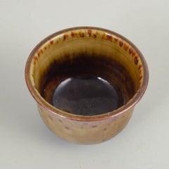 John Andersson for Höganäs. Small stoneware bowl with honey-brown glaze. 1970s