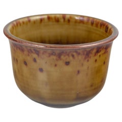 John Andersson for Höganäs. Small stoneware bowl with honey-brown glaze. 1970s