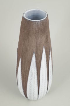 Anna-Lisa Thomson, Upsala Ekeby. Ceramic "Paprika" vase. Brown and light glaze.