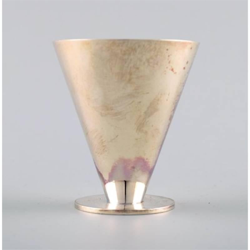 Wiwen Nilsson, set of six cocktail/vodka goblets, sterling silver, Lund, Sweden, 1941-1956. Conical on round foot.
Height: 6.5 cm.
Weight 77 grams each.
Marked.
In perfect condition.