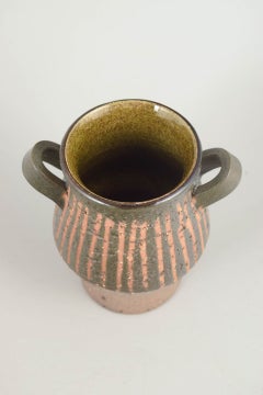 Mari Simmulson für Upsala Ekeby. Vase aus Steingut mit kleinen Henkeln. 1960er Jahre