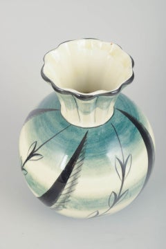 Ilse Claesson per Rörstrand. Vaso in ceramica “Löja” in stile Art Déco. Anni ’30