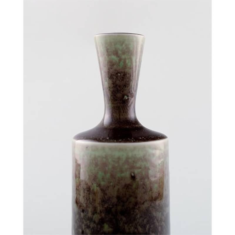 Large Berndt Friberg Studio pottery vase.
Unique and handmade. Amazing Aniara glaze, 1978.
Perfect. 1st. factory quality.
Measures: 21 x 7 cm.