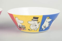 Arabien, Finnland. Zwei farbenfrohe Moomin-Schalen aus Porzellan, 21. Jahrhundert.