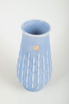 Ewald Dahlskog per Bo Fajans. Vaso in maiolica con smalto azzurro. Anni ’30/’40