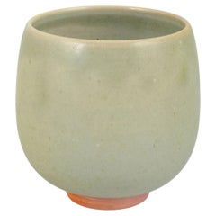 Rolf Palm, Mölle, Schweden. Vase aus Steingut mit Seladon-Glasur. 1980er/90er Jahre