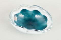 Paul Kedelv for Flygfors. Organic “Coquille” bowl in layered art glass, 1957