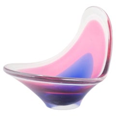 Paul Kedelv for Flygfors. “Coquille” bowl in layered art glass, 1957