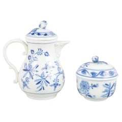 Meissen. Porcelain "Blue Onion" sugar bowl and demi-tasse pot, c. 1900.