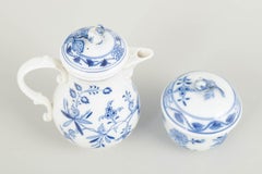 Meissen. Porcelain "Blue Onion" sugar bowl and demi-tasse pot, c. 1900.