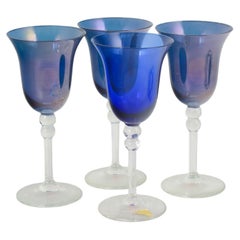 Gullaskruf Glasbruk. Quattro bicchieri da champagne con calice blu intenso. Anni ’60/’70