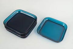 Kaj Frank. Juego de cinco platos de cristal artístico en tonos azul verdosos. Mediados del siglo XX