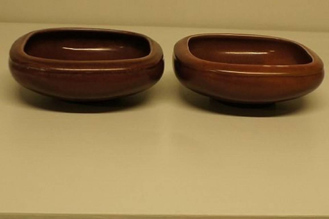A pair of Royal Copenhagen art pottery bowls by Bode Willumsen. 

Mid-20th century fine oxblood glaze.

Size: 6 cm. in heights and 15 cm. in diameter. 

Number 20161 & 20162.