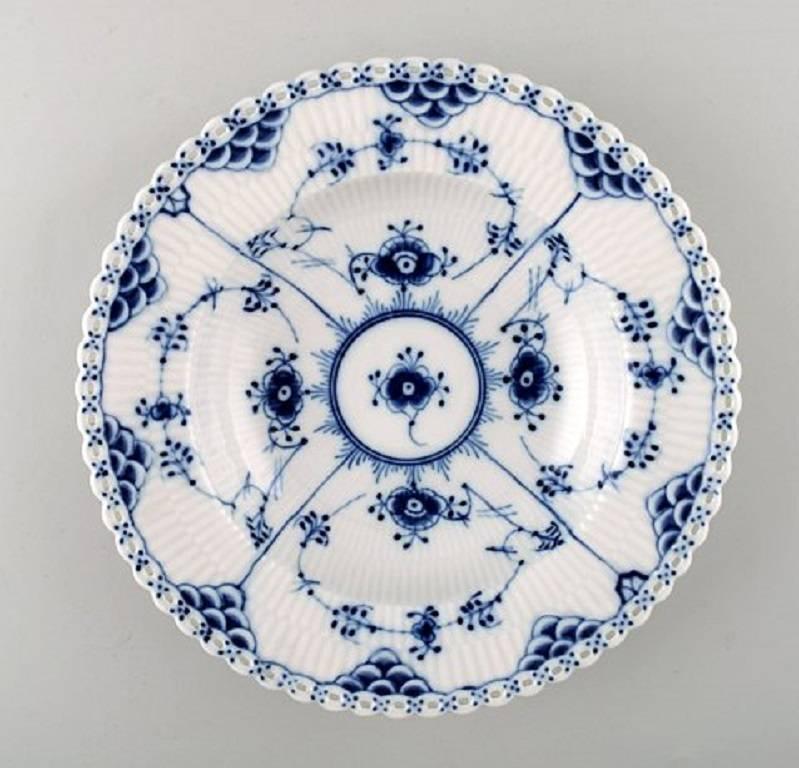 Six plates Royal Copenhagen blue fluted full lace, Royal Copenhagen.
Deep / soup / pasta / porridge dishes no. 1079.
Measures: Diameter 23 cm.
Very good condition.
1st. factory quality.