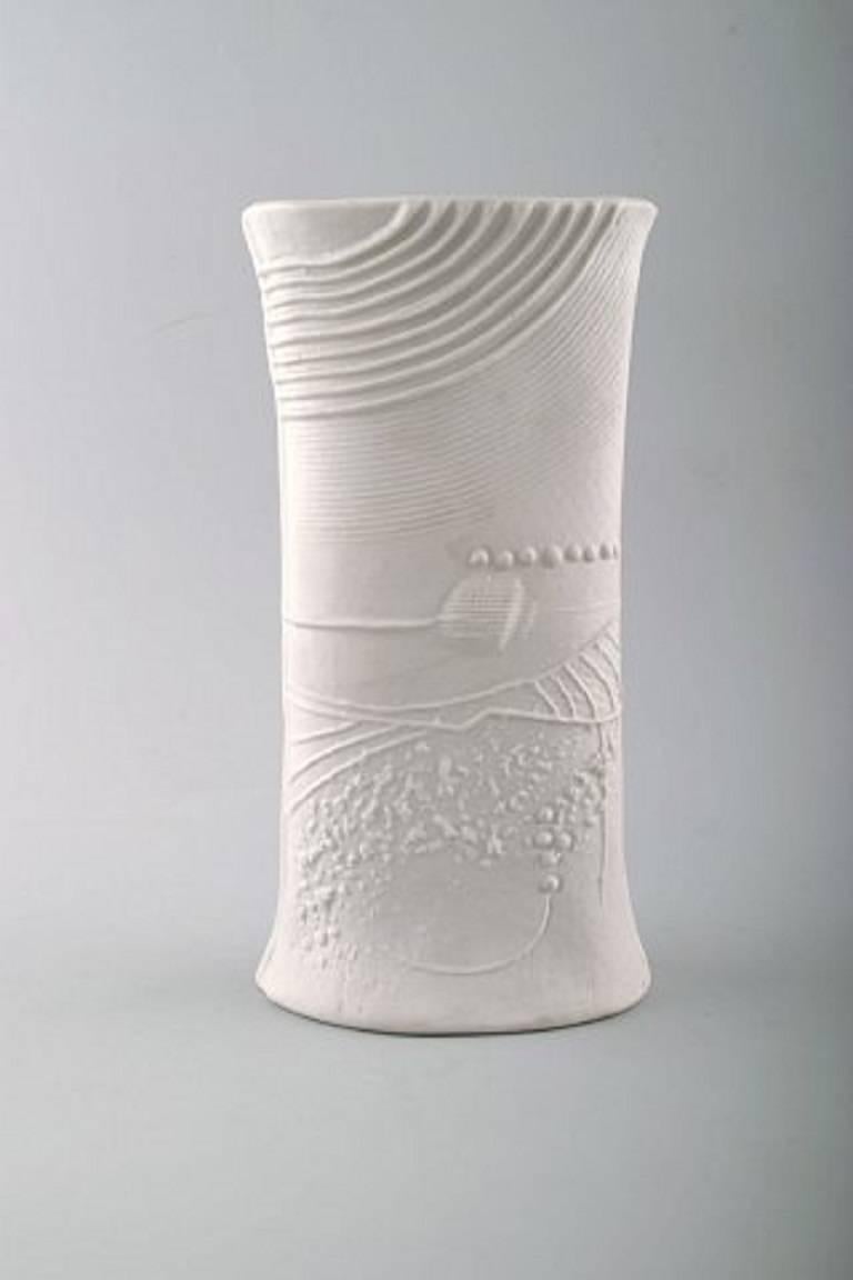 Rörstrand Bertil Vallien ceramic vase.
Measures 21 x 11 cm.
In very good condition.
Marked.