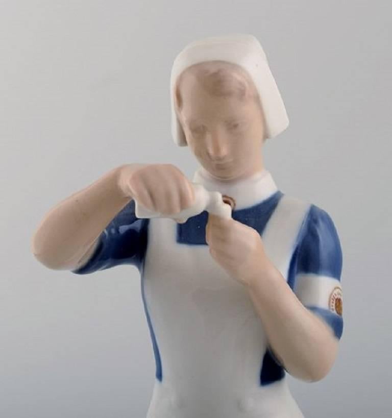 Bing and Grondahl nurse, porcelain figurine, number 2226.
1st. factory quality.
Measures: Height 22 cm.
In perfect condition.