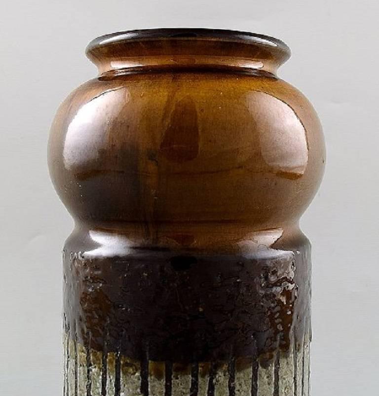 Mari Simmulson for Upsala-Ekeby ceramic vase.
In perfect condition.
1960s.
Measures 24 cm. x 11 cm.
Stamped.