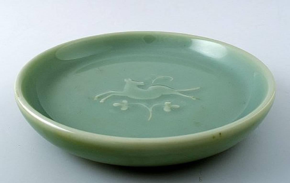 Royal Copenhagen stoneware bowl with celadon glaze and low relief of leaping deer.
Signed.
Measures: 19.5 cm. x 3.5 cm.
1st. factory quality. In perfect condition.