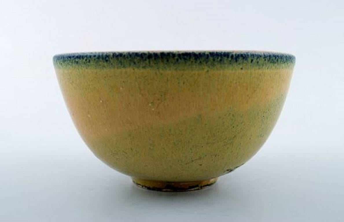 Scandinavian Modern Rörstrand / Rorstrand Gunnar Nylund Ceramic Bowl, circa 1946