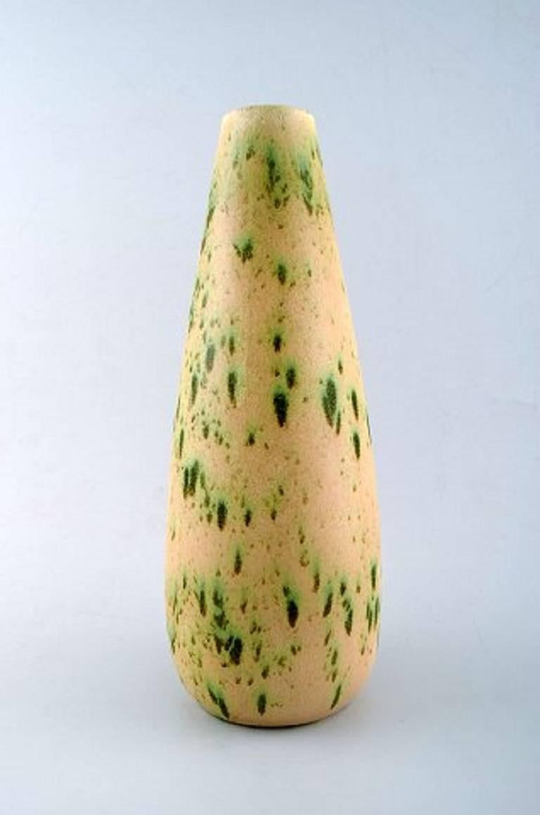 French ceramic vase. Beautiful glaze.
In perfect condition.
Measures 35 x 14 cm.
Unstamped, circa 1940s.