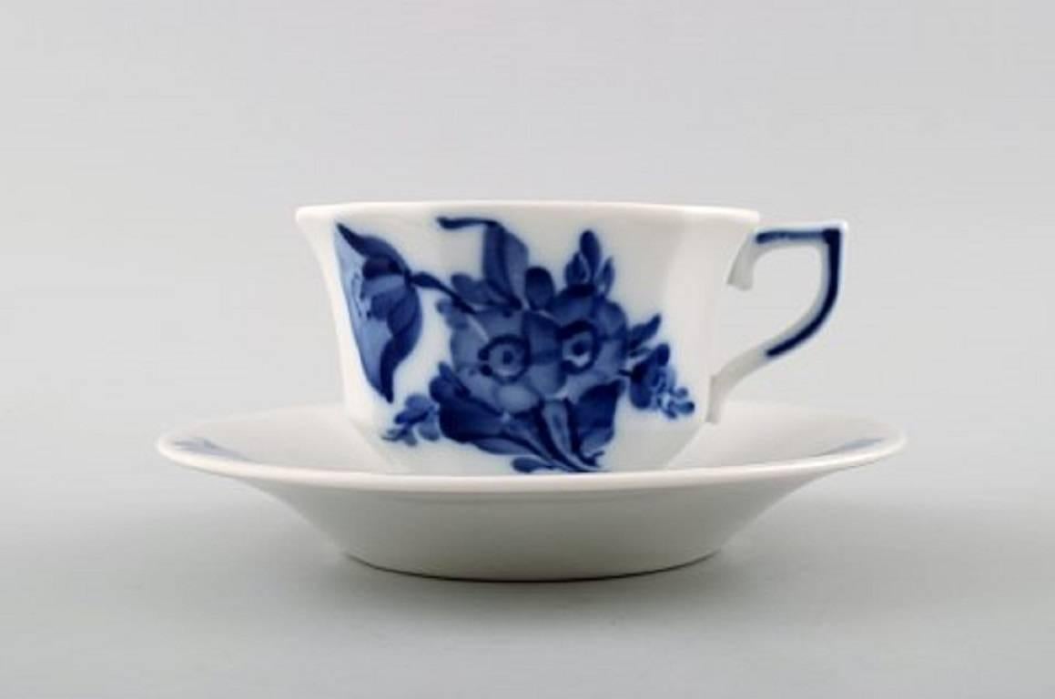 Five sets of Royal Copenhagen blue flower angular, espresso cups (mocca cups).
Decoration number 10/8562.
The cup's diameter is 7.3 cm.
Perfect condition. 1st. factory quality.