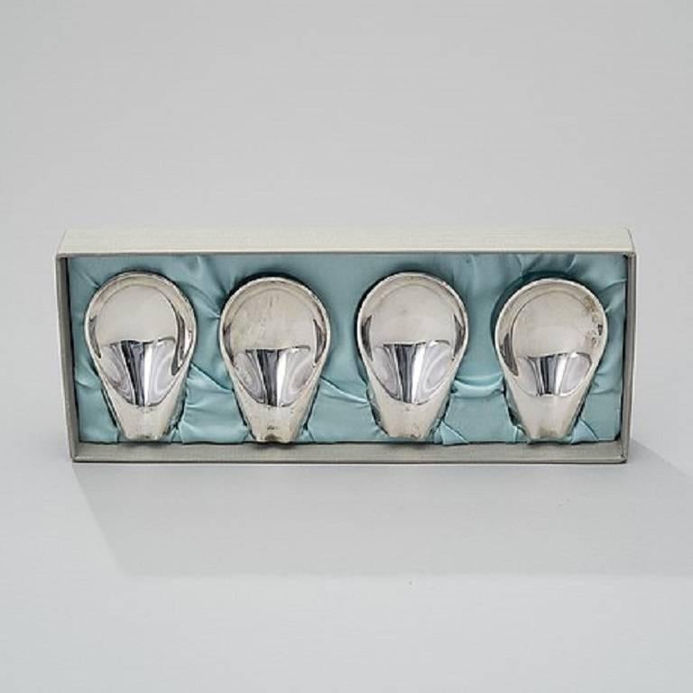 TAPIO Wirkkala BOWLS, 4 Stück, Sterlingsilber, Hopeakeskus Oy, Tavastehus 1966.
Finnisches Design.
Gestempelt.
Maße: 9 cm. x 6 cm.
In perfektem Zustand.