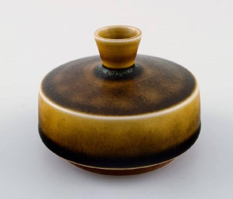 Scandinavo moderno Vaso in ceramica di Berndt Friberg Studio, design moderno svedese, unico, fatto a mano in vendita