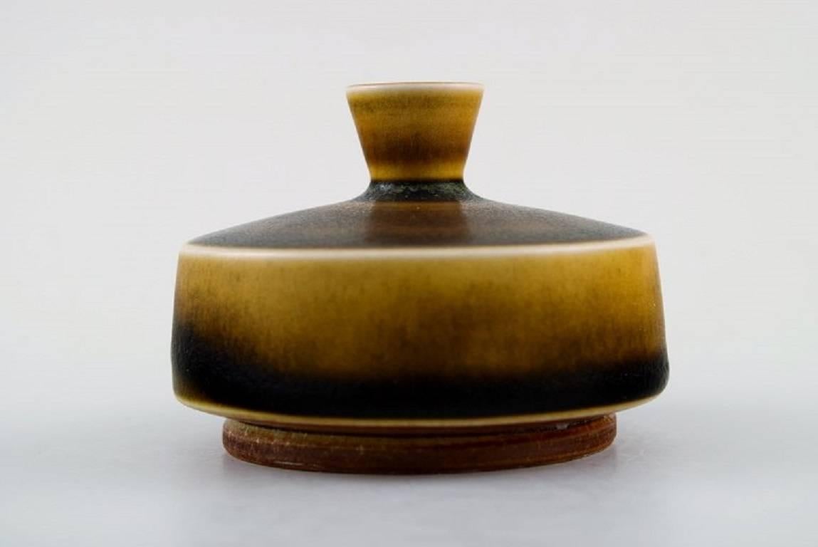 Berndt Friberg studio ceramic vase. Modern Swedish design. Unique, handmade.
Fantastic glaze in brown and yellow tones.
Perfect condition. 1st. factory quality.
Measures: 7 cm. x 5.5 cm.
