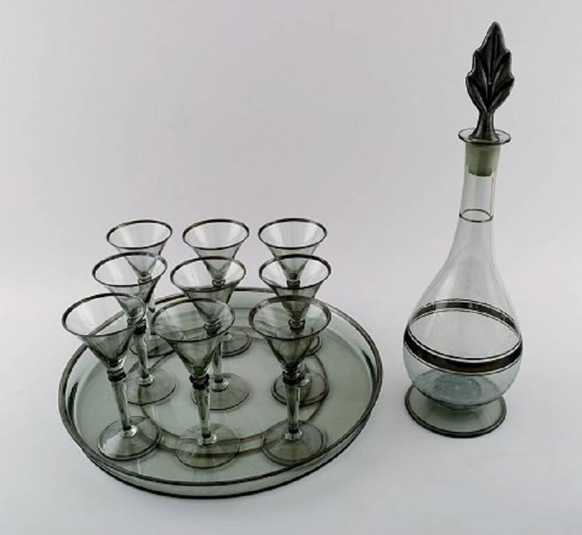 Simon Gate for Orrefors, Art Deco art glass 9-piece. Liqueur set with decanter on tray.
Measures: Carafe, height 30 cm. Tray 26 cm. Glass 11 cm,
1950s.
In perfect condition.