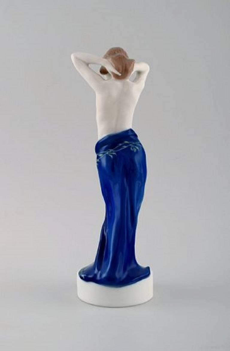 Art Deco Rosenthal porcelain figure of naked woman.
1940s.
Measures: 22 cm. high
In perfect condition. 
Stamped.