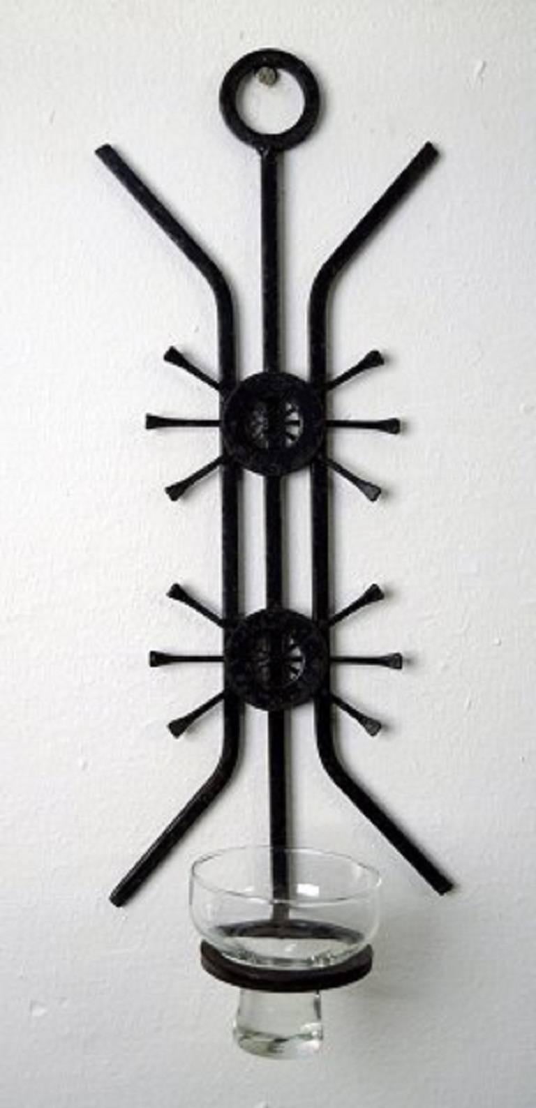 Erik Höglund style, Sweden, 1960s-1970s.
Two two-armed candlesticks in cast iron with handblown art glass for candles.
Measures: 46 x 18 cm.
In perfect condition.