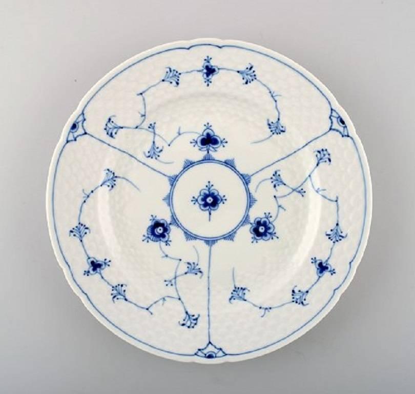 Bing & Grondahl, B&G blue fluted, 12 dinner plates.
Measures: 24.5 cm. Number 325.
1st. factory quality, in perfect condition.