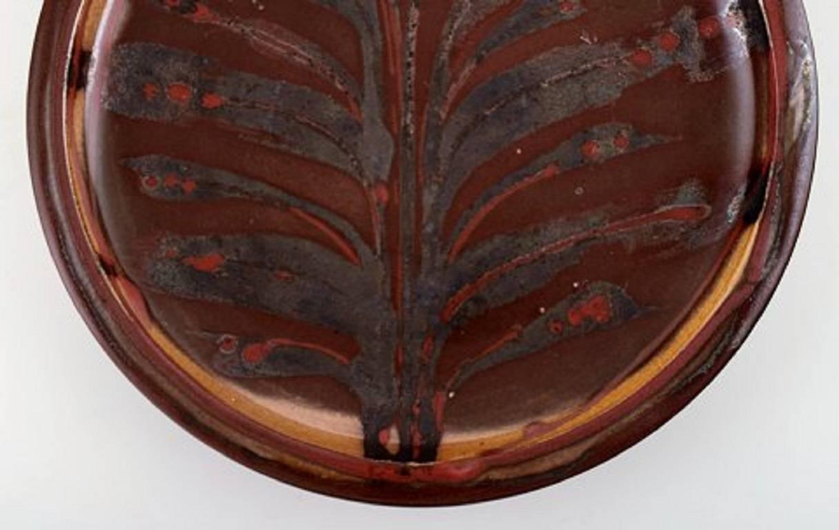 Modern Robin Hopper, English / Canadian ceramist. Ceramic dish in luster glaze. 1980s For Sale