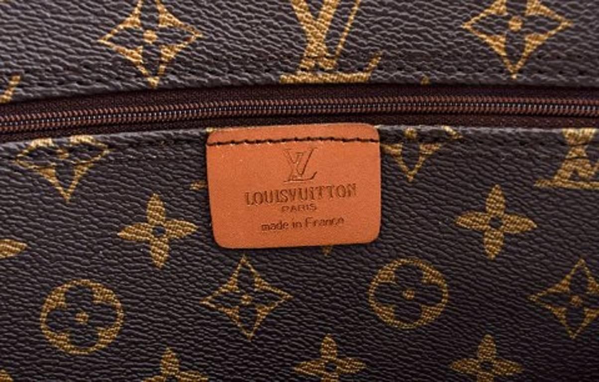 Louis Vuitton: Large vintage travel bag of monogram canvas In Good Condition In Copenhagen, DK