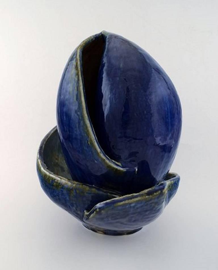 Gerda Åkesson (1909-1992): b. Copenhagen 1909, d. 1992 Sculptural object of glazed ceramics. Huge and impressive. Beautiful glaze in blue tones.
Signed Gerda Åkesson, Copenhagen 1968. Unique.
Measures: 44 cm. x 37 cm.
In perfect condition.
Gerda