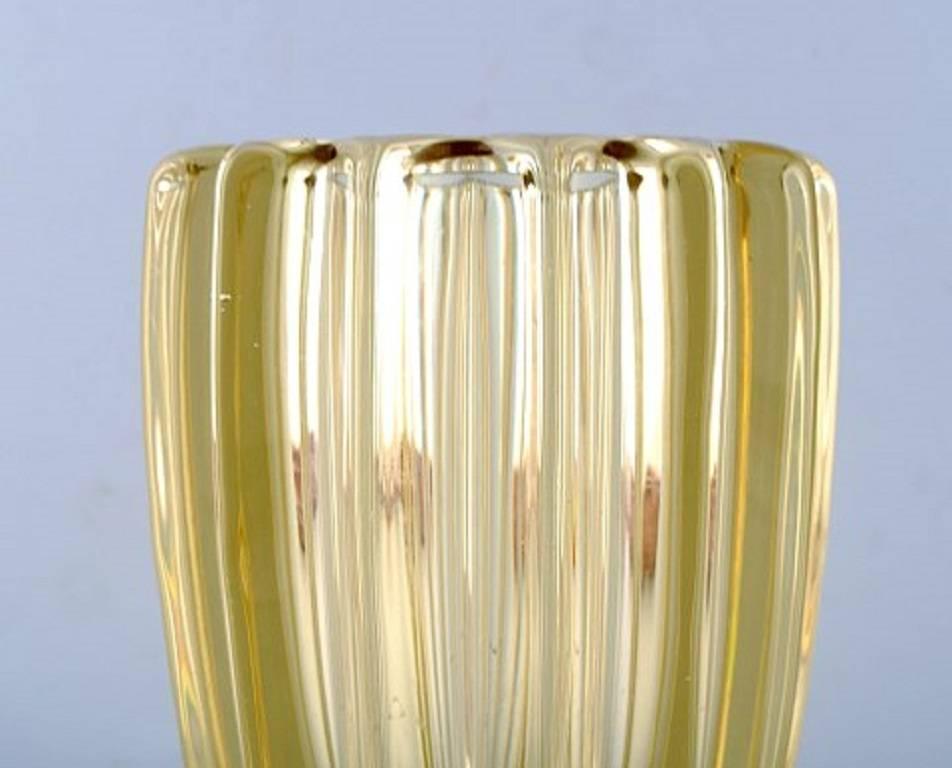 Pierre D'avesn, French Art Deco glass vase in ribbed design, smoky.
Stamped, 1940s-1950s.
Measures: 17.5 x 13 cm.
In perfect condition.
