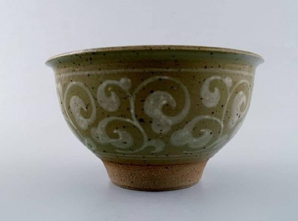 Unique Erik Reiff for Royal Copenhagen. Stoneware bowl, decorated with bright spiral pattern on green background.
Signed in monogram ER. Unique.
Measures: Height 10.5 cm., diameter 17.5 cm.
1st. factory quality, in perfect condition.