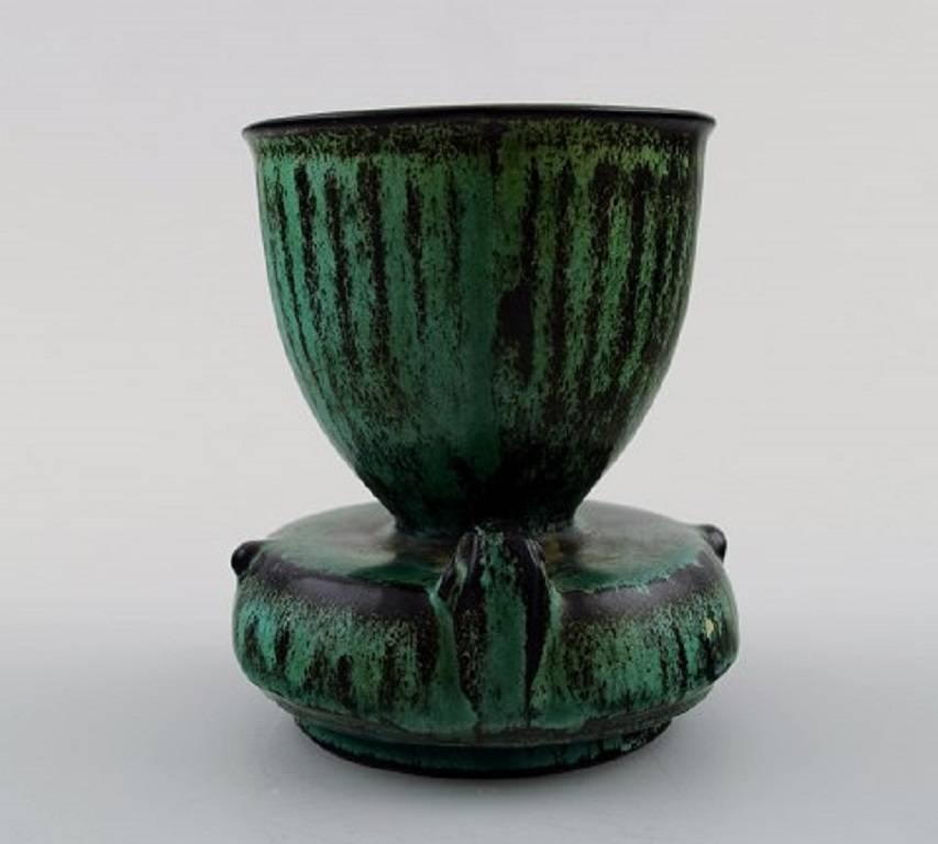 Svend Hammershoi for Kähler, Denmark, glazed stoneware art pottery vase, 1930s.
Designed by Svend Hammershoi.
Turquoise green double glaze.
Measures: 9 x 7.5 cm.
Marked.
In perfect condition.