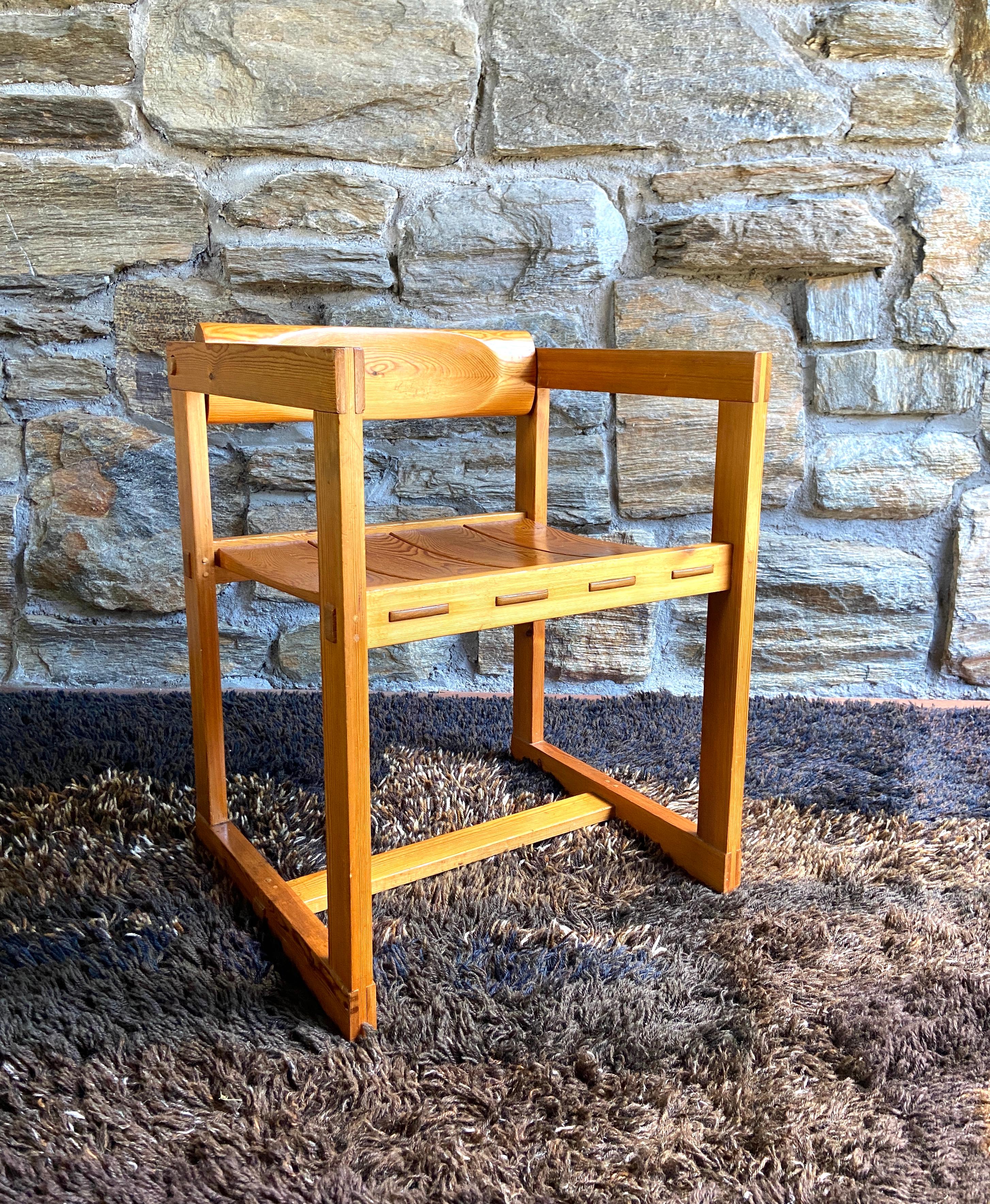 Norvégien Ensemble de quatre chaises de salle à manger de la série Trybo, modèle 313, datant des années 1960 - Norvège en vente