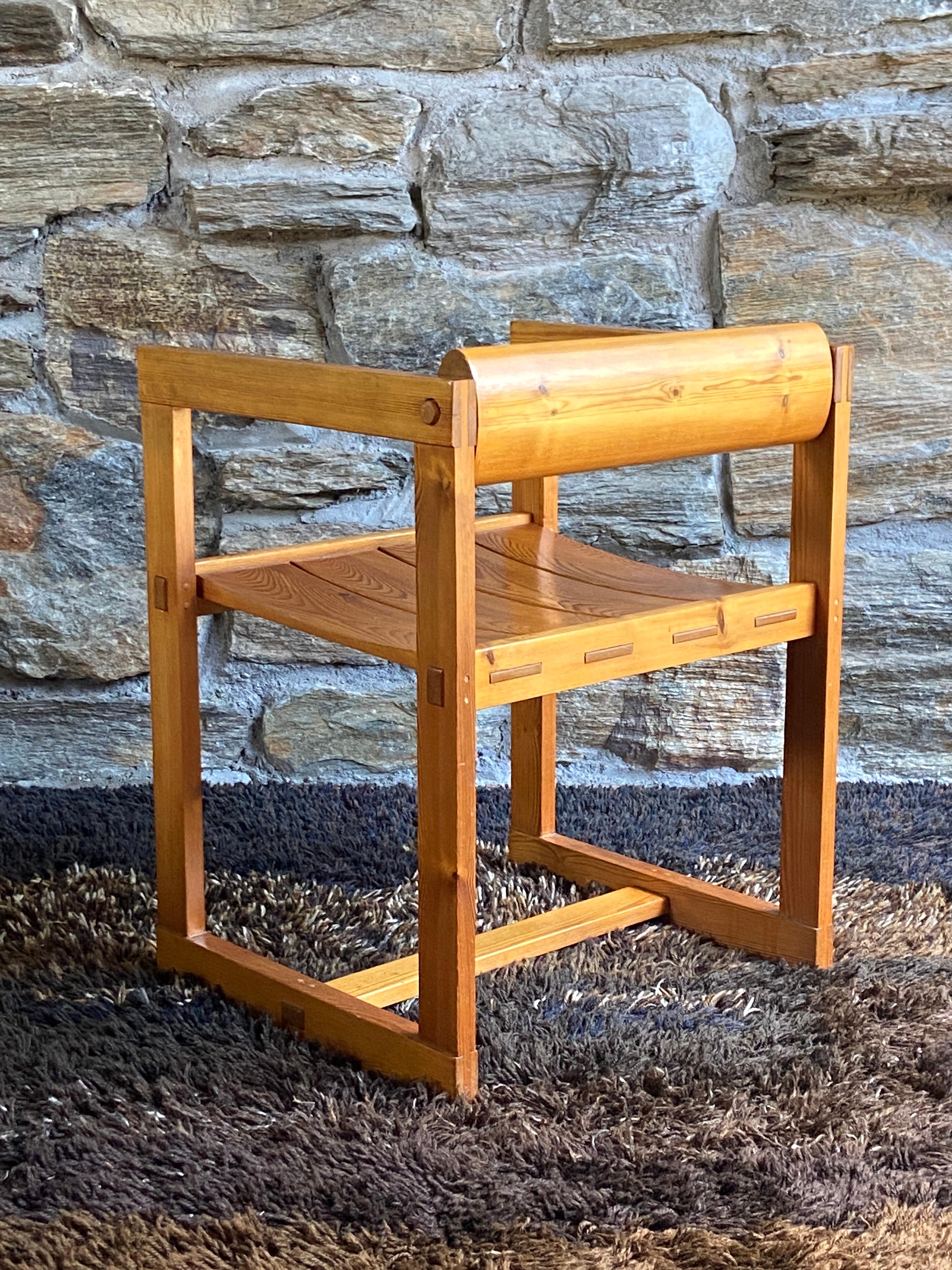 Menuiserie Ensemble de quatre chaises de salle à manger de la série Trybo, modèle 313, datant des années 1960 - Norvège en vente